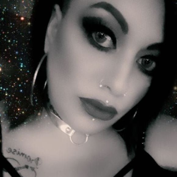 Meet your Posher, Ariana - Picture 1 of 1